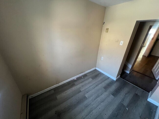 Building Photo - 405 Hamilton St