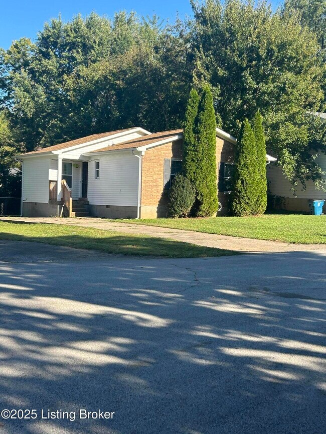 Primary Photo - 5209 Fisherman Ct