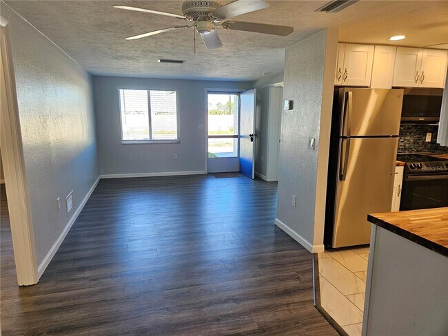 Building Photo - 8229 Cypress Rd