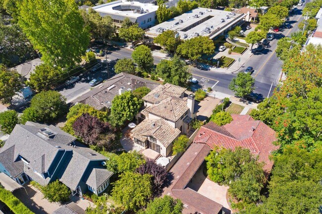 Building Photo - 1201 University Dr