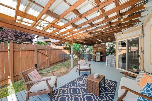 Building Photo - 4 BED & 2.5 SINGLE FAMILY HOUSE FOR RENT