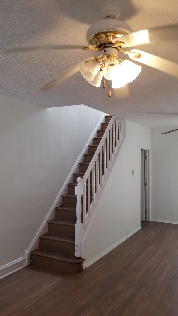 Building Photo - 5211 Glenloch St
