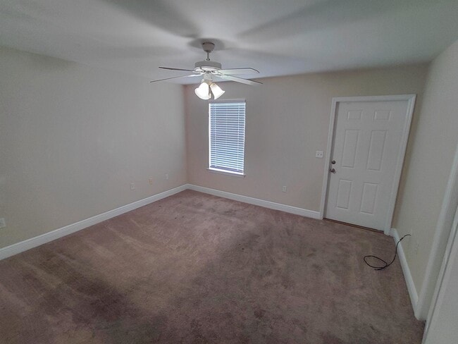 Building Photo - 3150 Sawtooth Dr