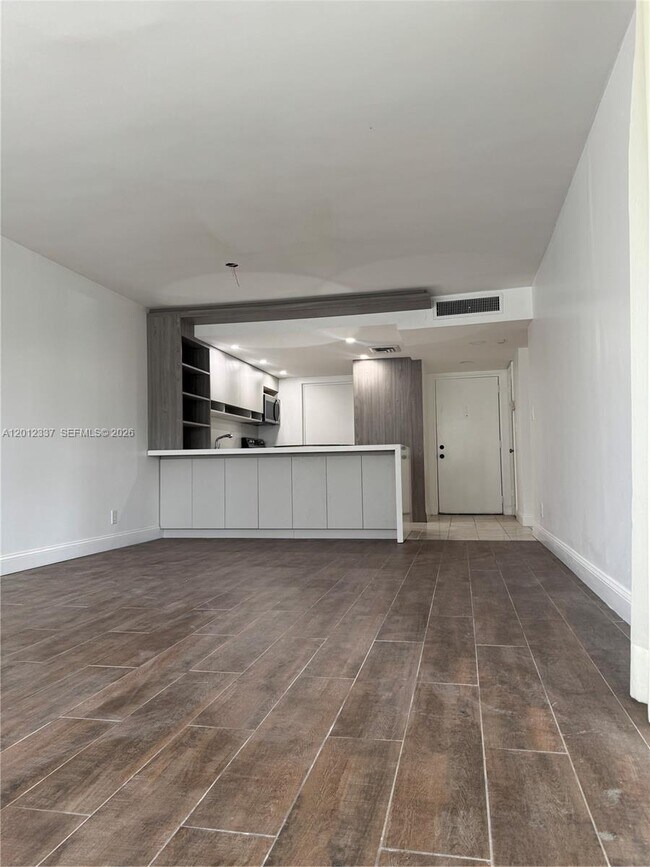 Building Photo - 2312 S Cypress Bend Dr