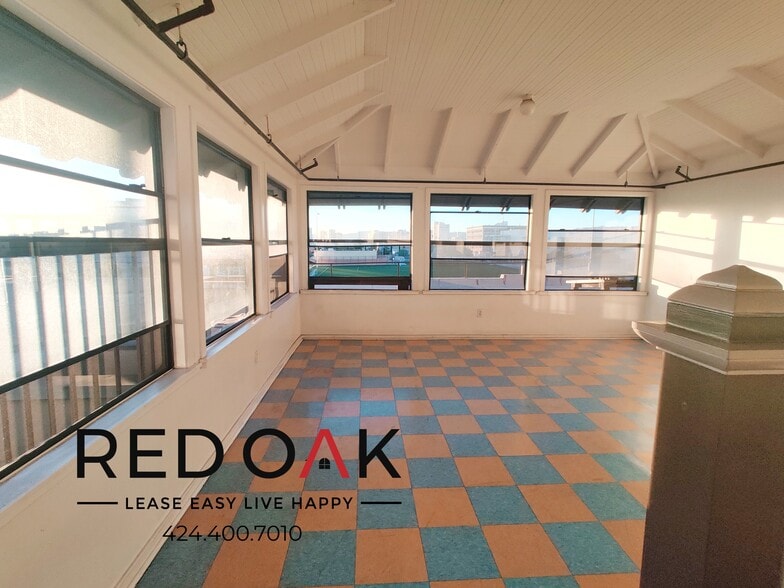 Building Photo - 692 Valencia St