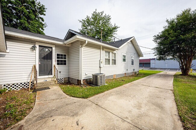 Building Photo - Cute 2 Bed 1 Bath in Pascagoula