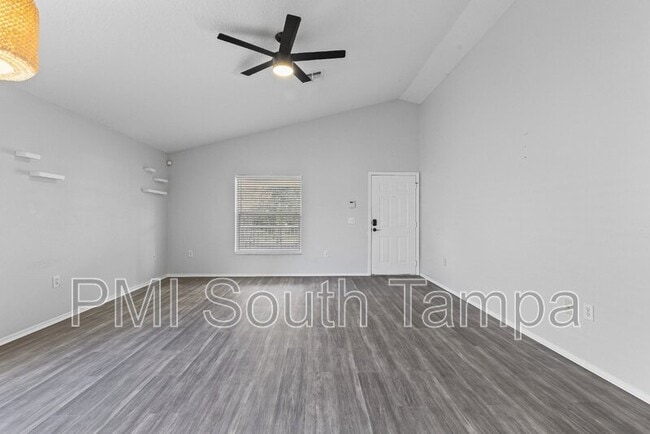 Building Photo - 7515 S Westshore Blvd