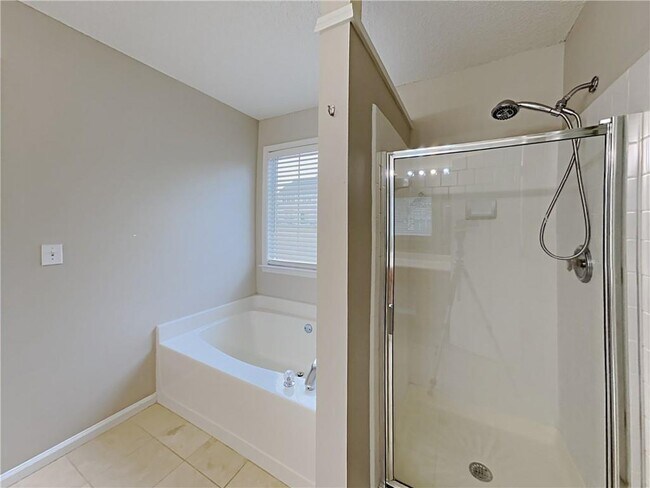 Building Photo - 3930 Lake Lanier Dr NW