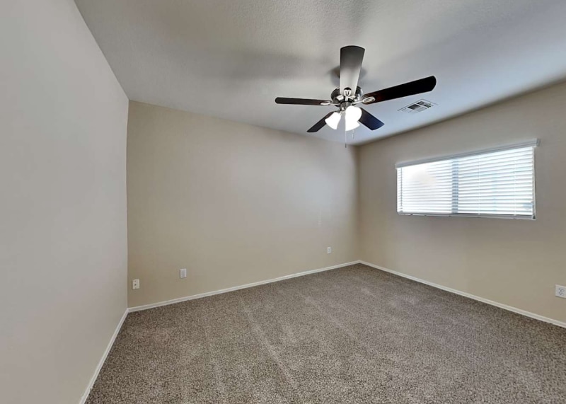 Building Photo - 206 E Valley View Dr