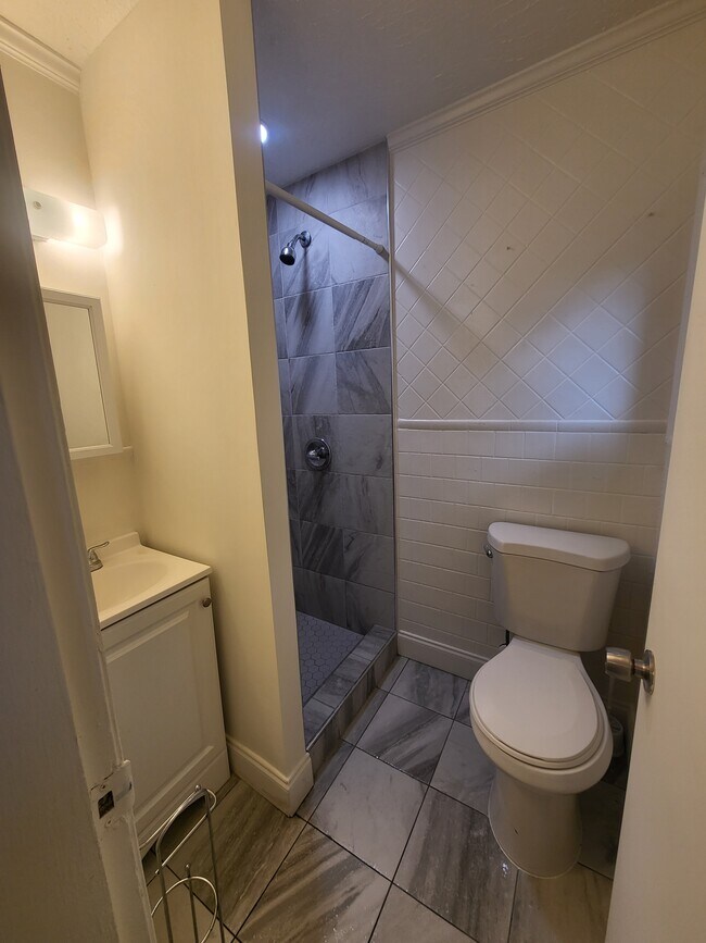 Building Photo - 4833 Belair Rd