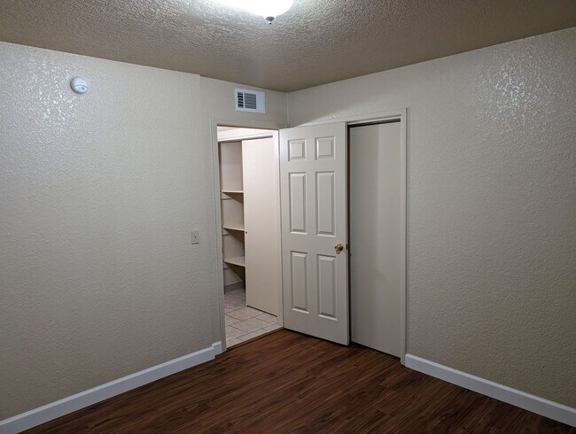 Building Photo - University Triplex