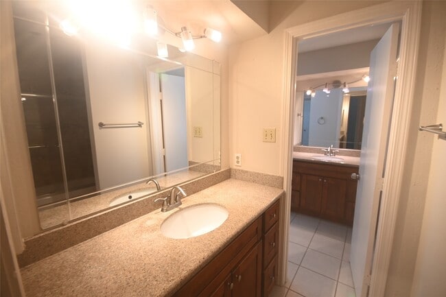 Building Photo - 8340 La Roche Ln