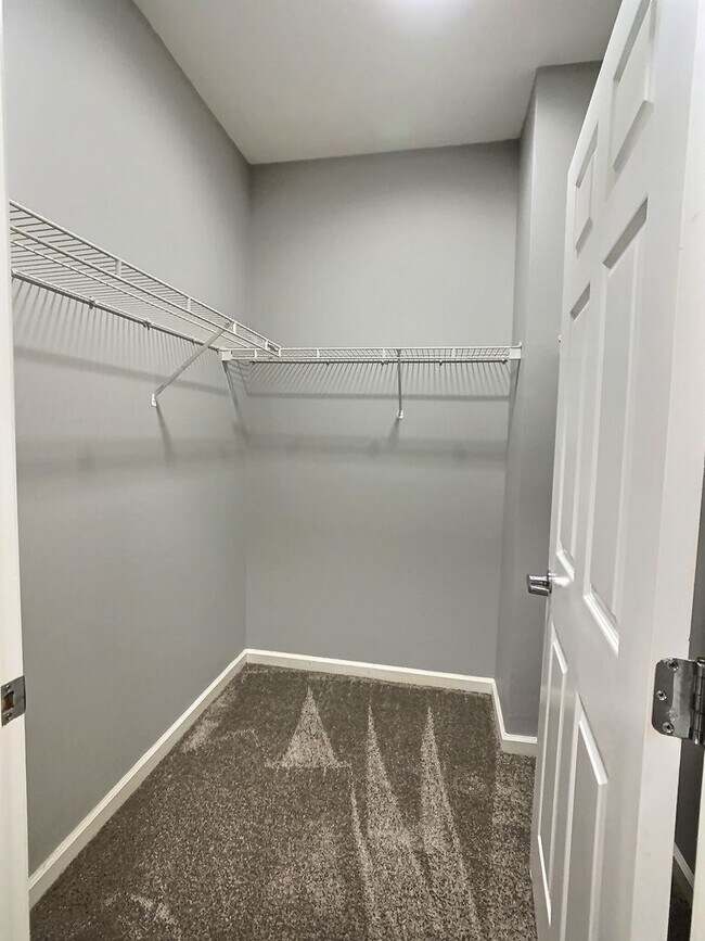 Building Photo - 1 Bedroom Condo for Rent at The Plaza