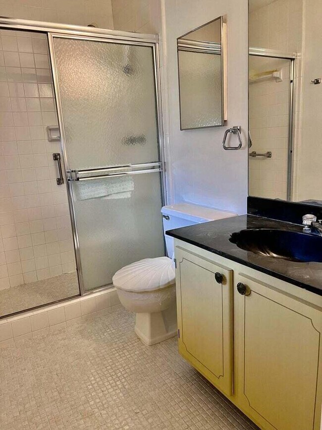 Building Photo - 135 Amherst Ln