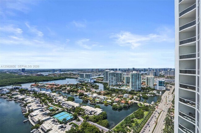 Building Photo - 16001 Collins Ave