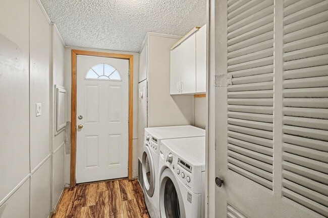 Building Photo - Available Now! Davison Schools!