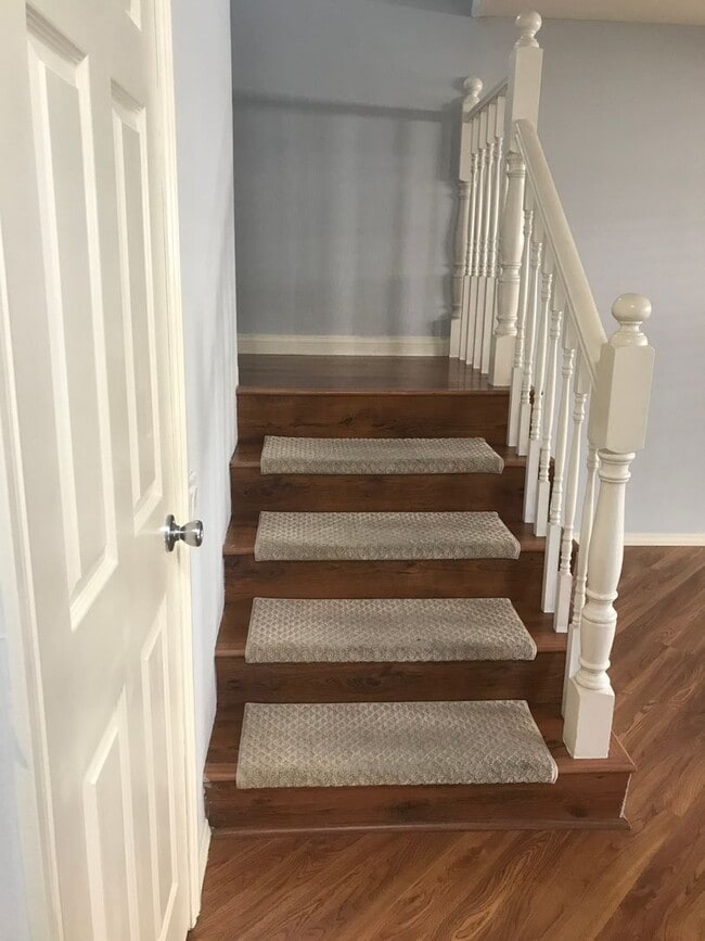 Building Photo - 2 BEDROOM/2BATH TOWN HOUSE STYLE CONDO IN ...