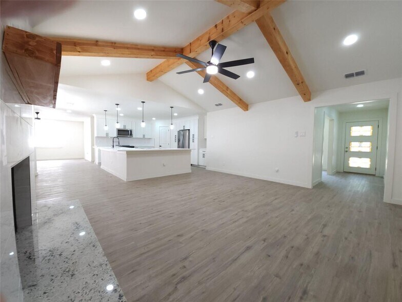 Building Photo - 1502 Hiawatha Way