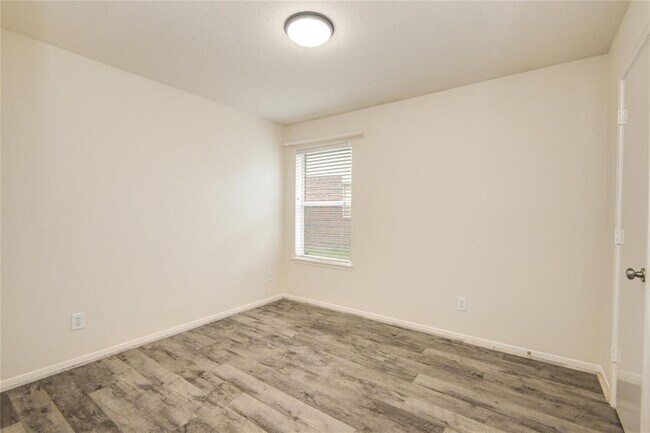 Building Photo - 9719 Goldenglade Dr
