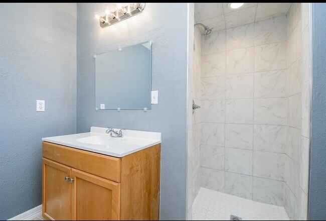 Building Photo - 5510 Ricky St