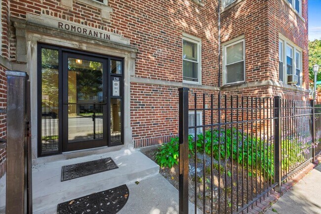 Building Photo - 120 Custer Ave