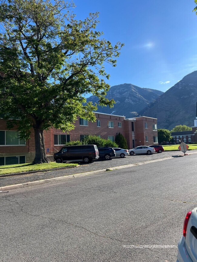 Building Photo - South of BYU Campus 2 bed/ 1 bath