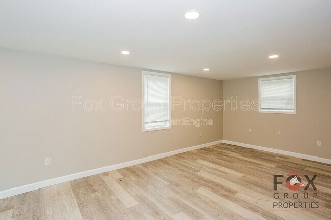 Building Photo - 5407 Venado St