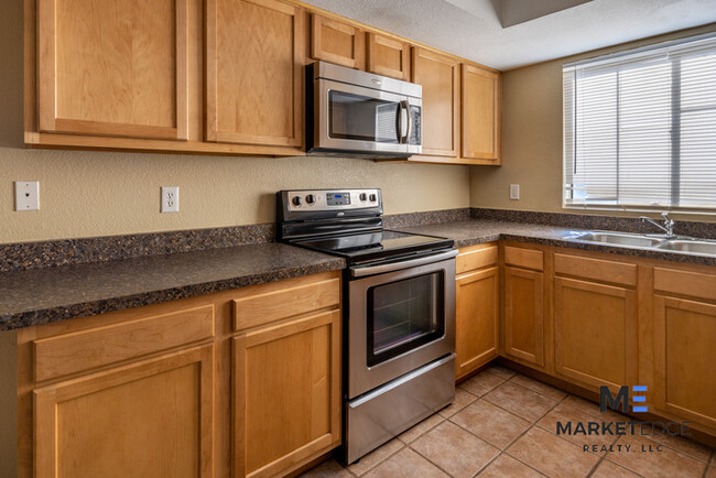 Building Photo - 2Bed/2Bath Home at Alma School/Southern! J...
