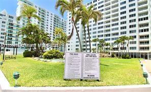 Building Photo - 5005 Collins Ave