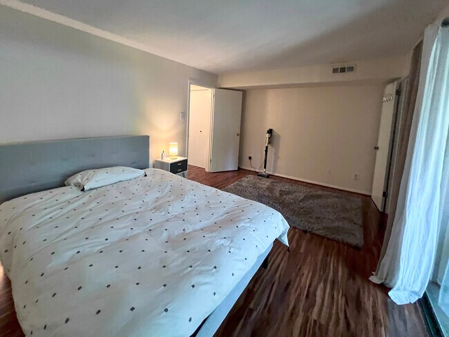 Building Photo - 1530 Moorings Dr