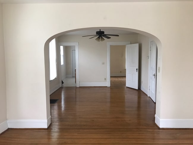 Building Photo - 815 W Saint James St