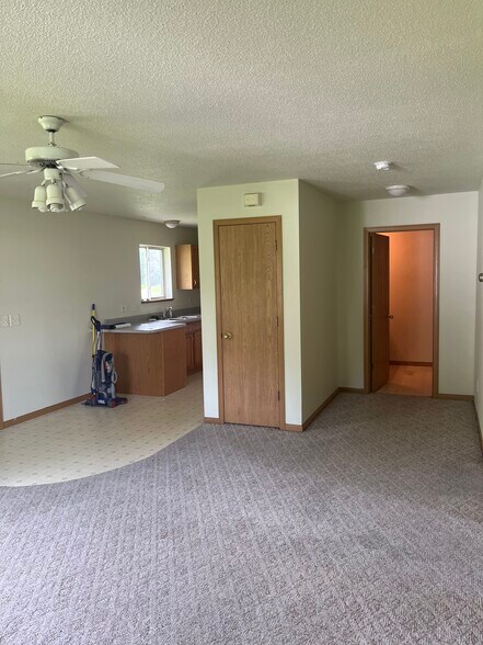 Building Photo - 106 W South St