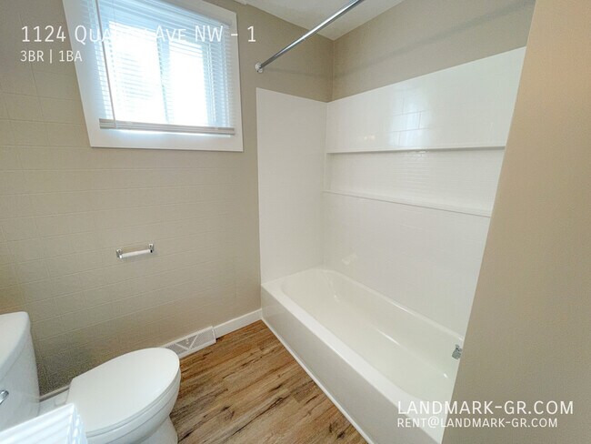 Building Photo - 1124 Quarry Ave NW