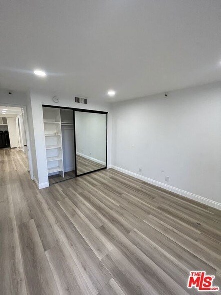 Building Photo - 600 W 9th St