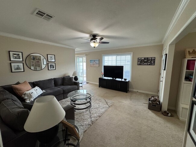 Building Photo - One story home in Camarillo's Mission Oaks area