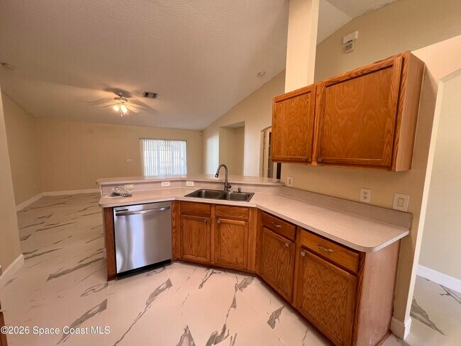 Building Photo - 619 Pampas St NW
