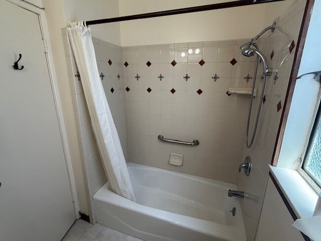 Building Photo - Central Richmond 2-Bedroom Home Near City ...
