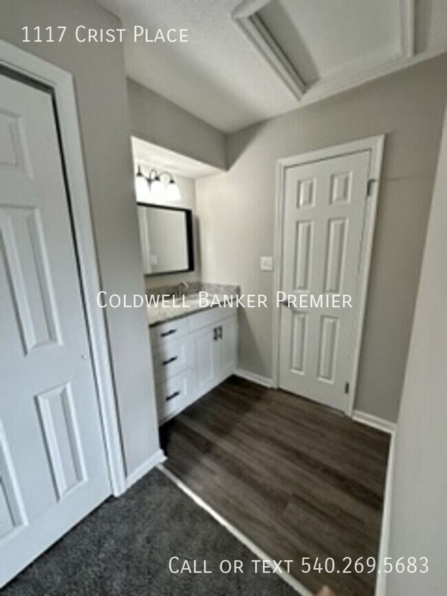 Building Photo - 1117 Crist Pl