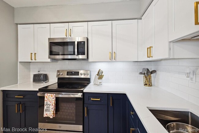 Building Photo - 1131 Indianwood Trail