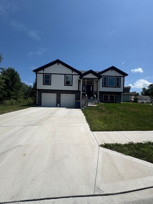 Building Photo - 2050 Riverstone Dr