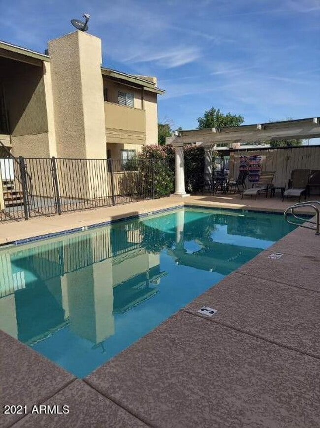 Building Photo - ADORABLE CENTRAL PHOENIX CONDO!!