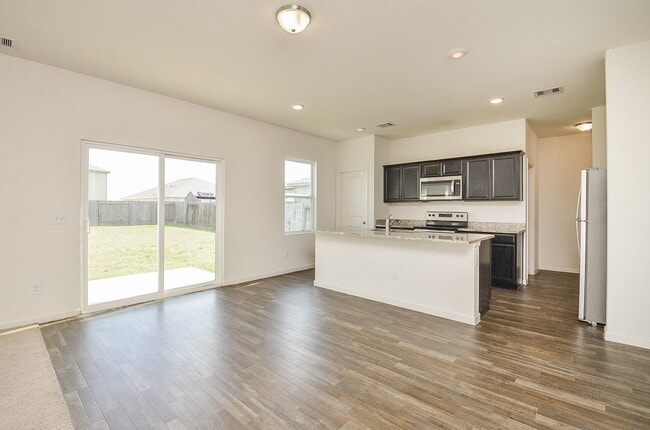 Building Photo - 1013 Banyon Tree Ln