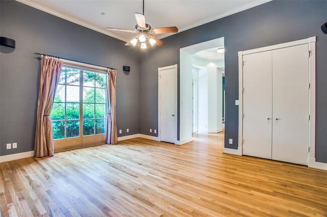 Building Photo - 6615 Willow Ln