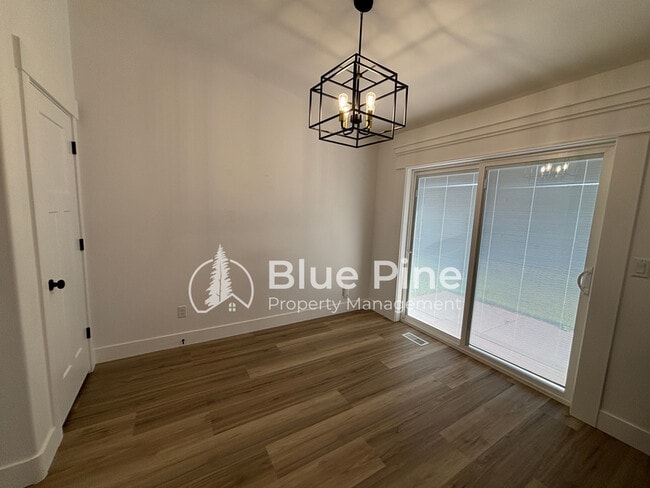 Building Photo - 4403 E Hatch Holw Ln