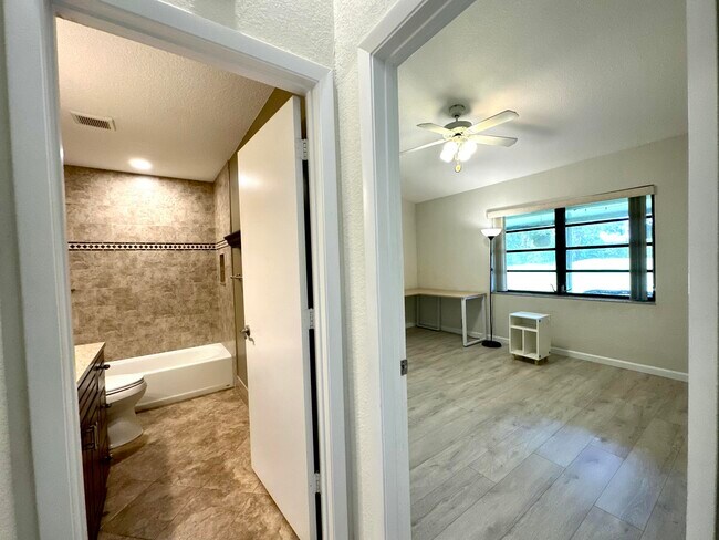 Building Photo - 22716 Vistawood Way