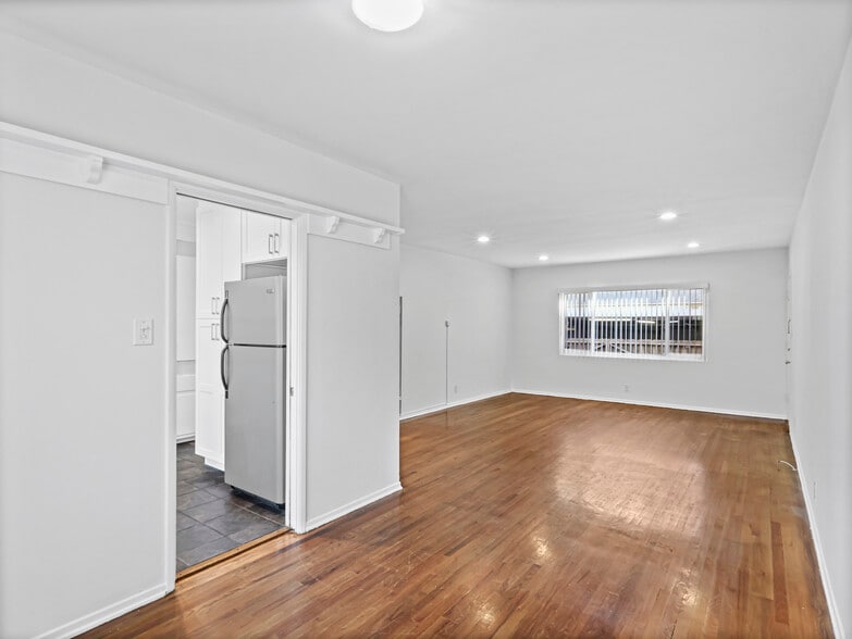 Building Photo - 4918 1/2 Tujunga Ave