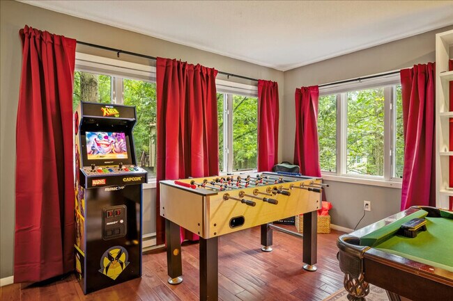 Building Photo - 1825 Jennifer Dr