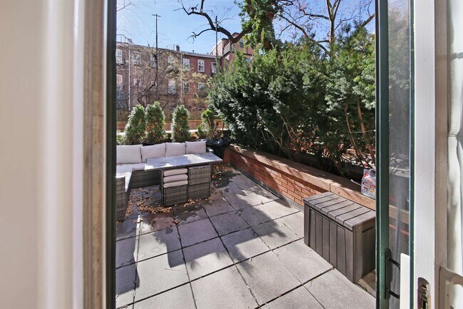 Building Photo - 61 Grand St