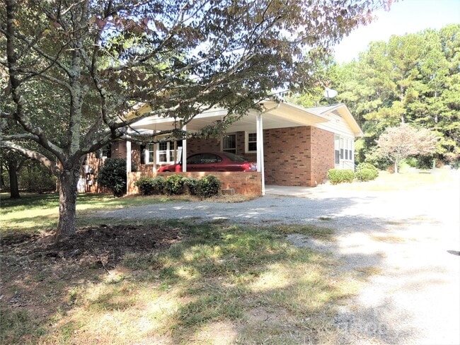 Building Photo - 131 Holbrook St