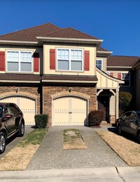 Building Photo - Beautifully Maintained Home in the Heart o...